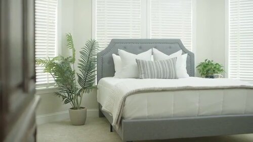 Lark Manor Aluino Arched Button Tufted Upholstered Platform Bed 
